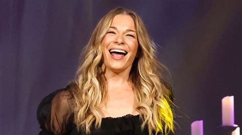 LeAnn Rimes displays never